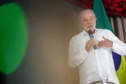 Lula durante a reunião de campanha após o 1º turno das eleições