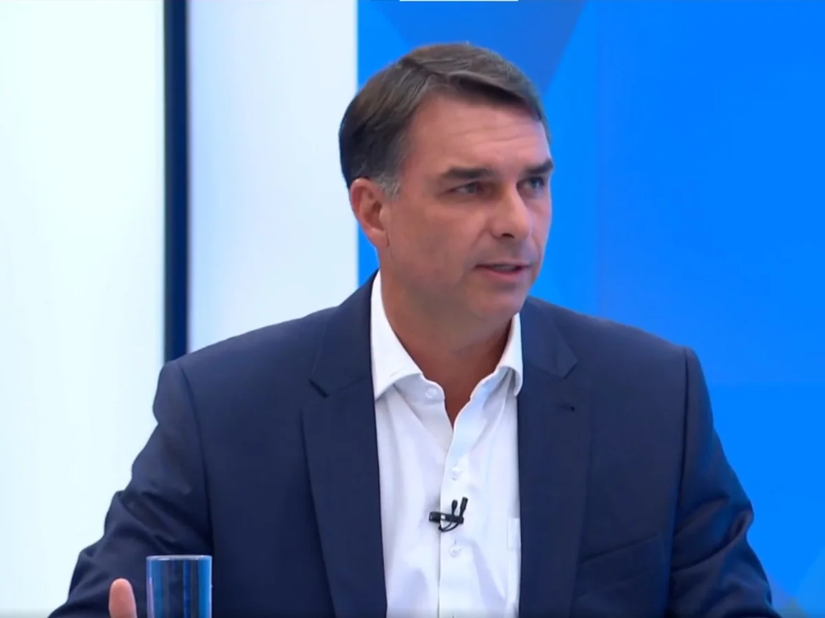 Flávio promete que não vai reverter fim da escala 6x1 se for eleito