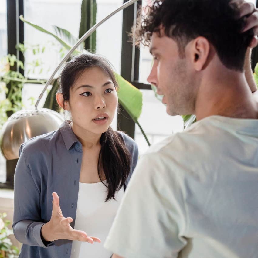 Pessoas que estão gradualmente perdendo a capacidade de serem pacientes geralmente dizem 9 frases em conversas casuais