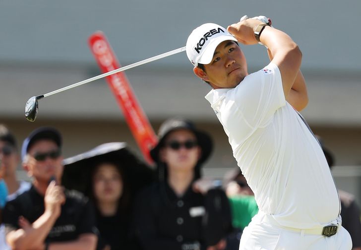 Kim Joo-hyung of South Korea tees off on the 10th hole during the final round of the men's golf tournament at the Aichi-Nagoya Asian Games at Kasugai Country Club East Course in Kasugai, Japan, Saturday. Yonhap