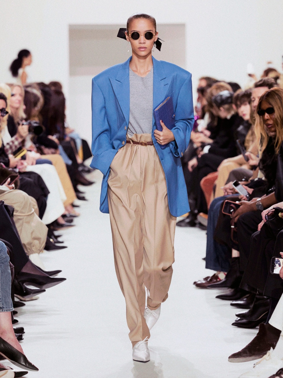 Celine resgata referências dos anos 1980 e do grunge no Paris Fashion Week