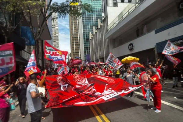 Equipe de Lula diz que PM dificulta ato da Paulista e migra para a Augusta - destaque galeria
