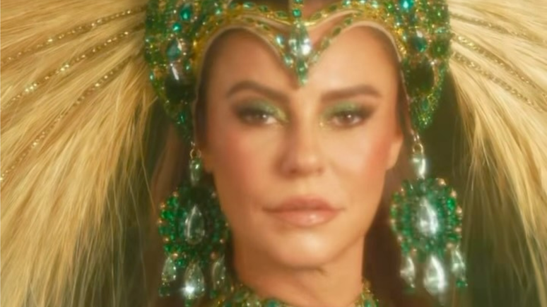 Paolla Oliveira mostra look para coroação na Imperatriz Leopoldinense