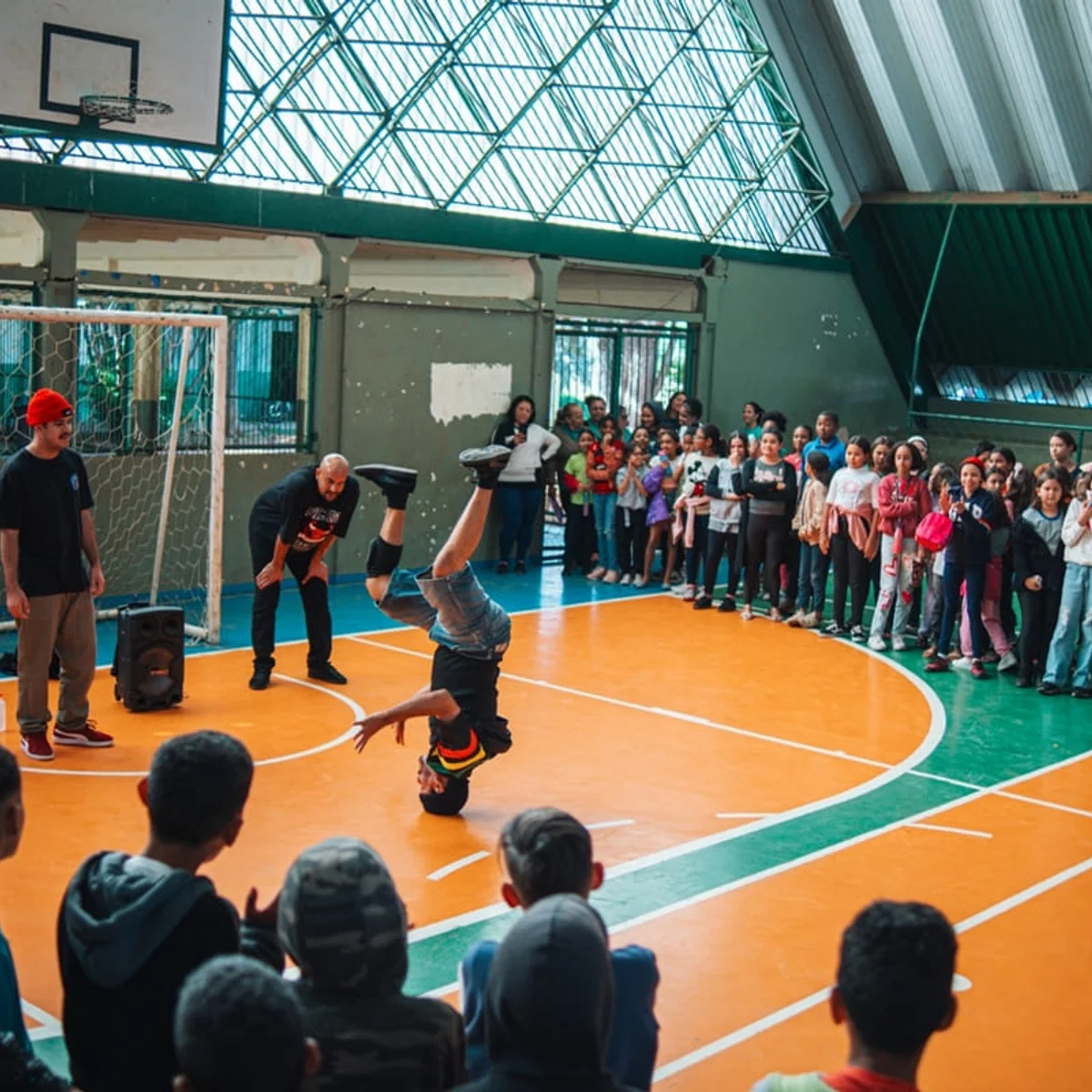 Escolas no Entorno do DF recebem espetáculo e oficina gratuita de breaking
