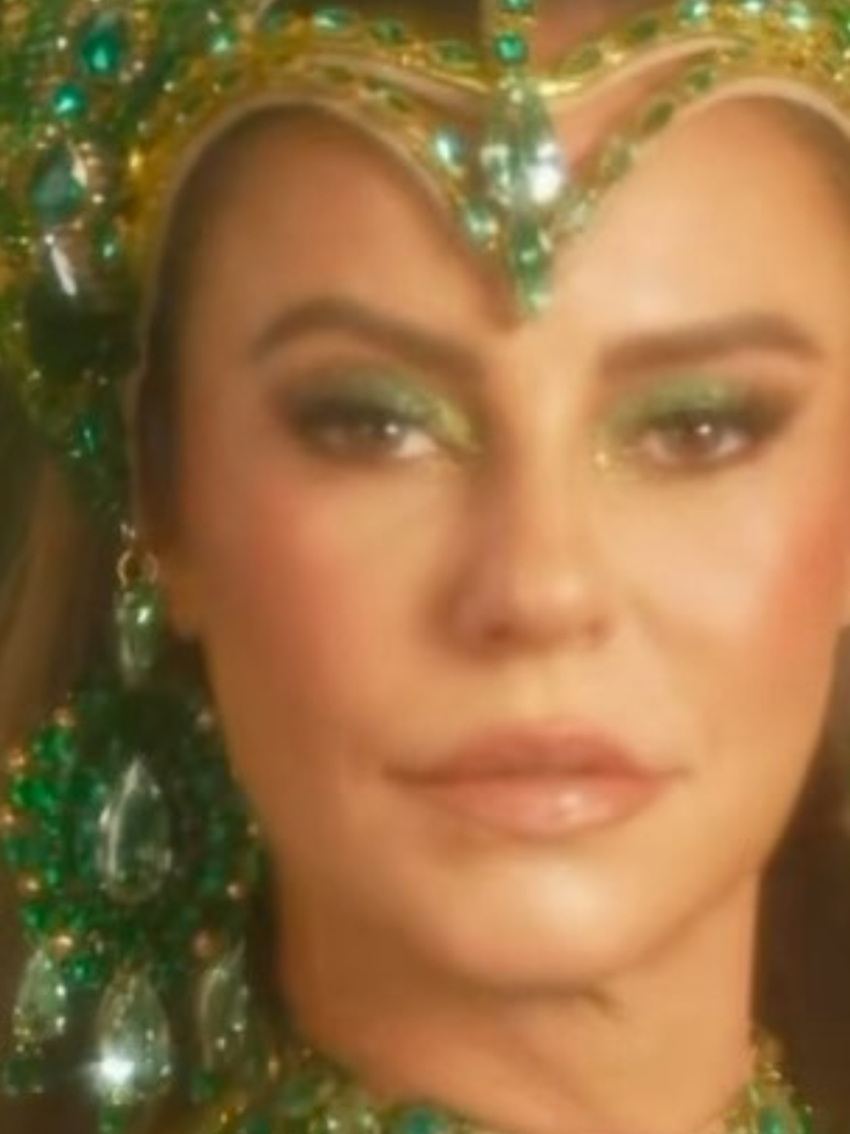 Paolla Oliveira mostra look para coroação na Imperatriz Leopoldinense