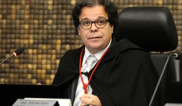 Gilmar, do STF, determina retorno imediato de desembargador ao TJAL