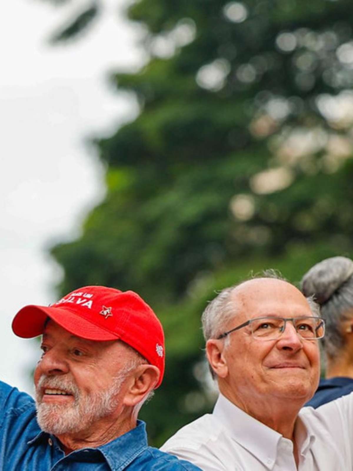 Lula consegue virada inédita, derrota Flávio Bolsonaro e está eleito presidente do Brasil pela 4ª vez