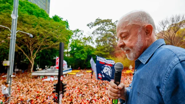 Petistas projetam que PEC 6×1 fará Lula empatar com Flávio em breve - destaque galeria