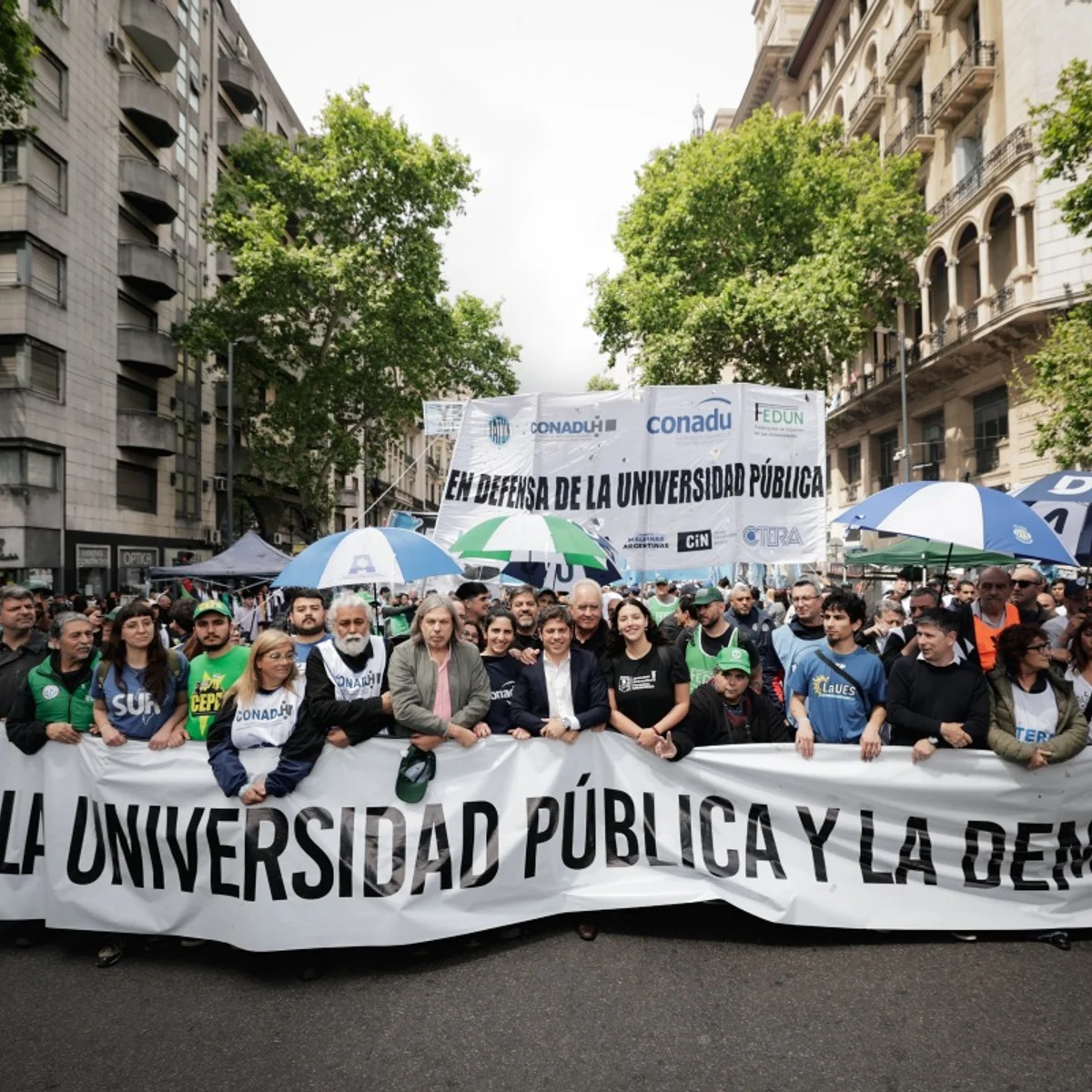 Protesto contra cortes de Milei em universidades termina em confronto