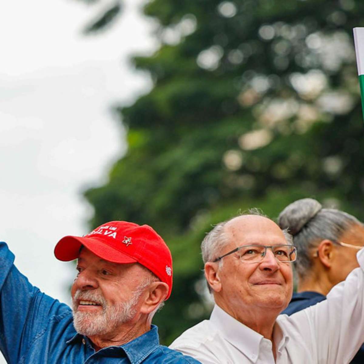 Lula consegue virada inédita, derrota Flávio Bolsonaro e está eleito presidente do Brasil pela 4ª vez