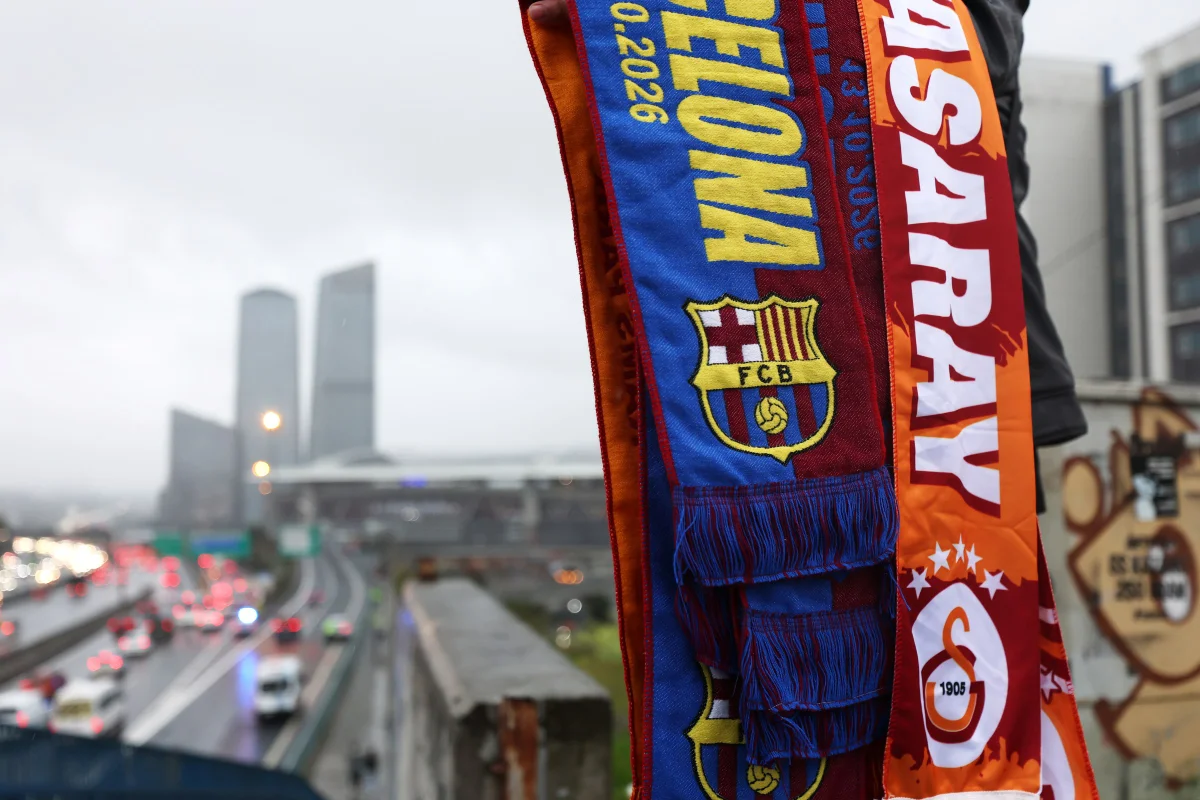Foto colorida de estádio do Barcelona e Galatasaray - Metrópoles