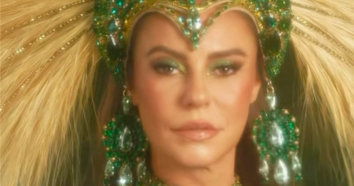 Paolla Oliveira mostra look para coroação na Imperatriz Leopoldinense