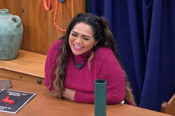 A Fazenda: Darlin tenta desistir do programa e é impedida por amigos - destaque galeria