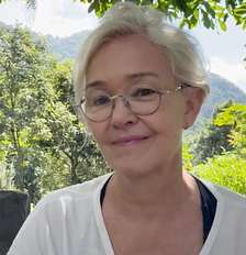 Filha única, a atriz Julia Lemmertz deu um belo destino aos restos mortais do pai e da mãe Foto: Reprodução