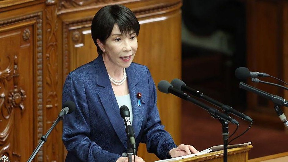 A primeira-ministra do Japão, Sanae Takaichi, pediu às pessoas que verifiquem se seus sites públicos são executados em PHP — Foto: BBC News fonte