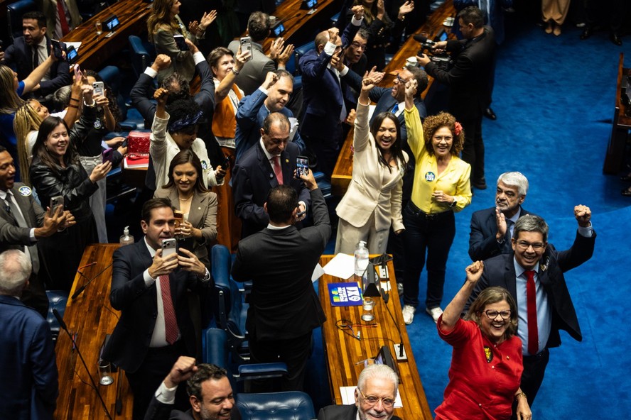 Da 'conquista histórica' de Lula à contenção ao desgaste de Flávio: entenda como o fim da escala 6x1 pode afetar eleição