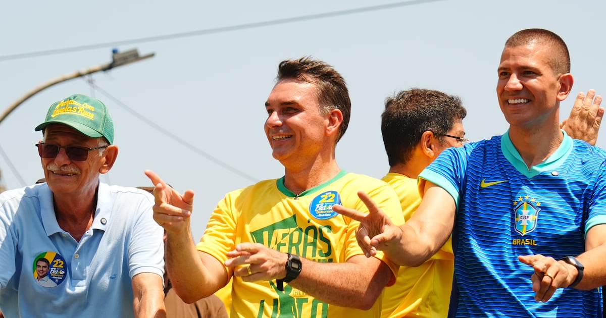 No Rio, Flávio diz que vai receber faixa presidencial de Jair Bolsonaro na posse