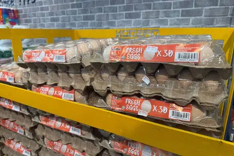 Até 31 de dezembro, os compradores podem adquirir frango e ovos mais baratos nos supermercados FairPrice