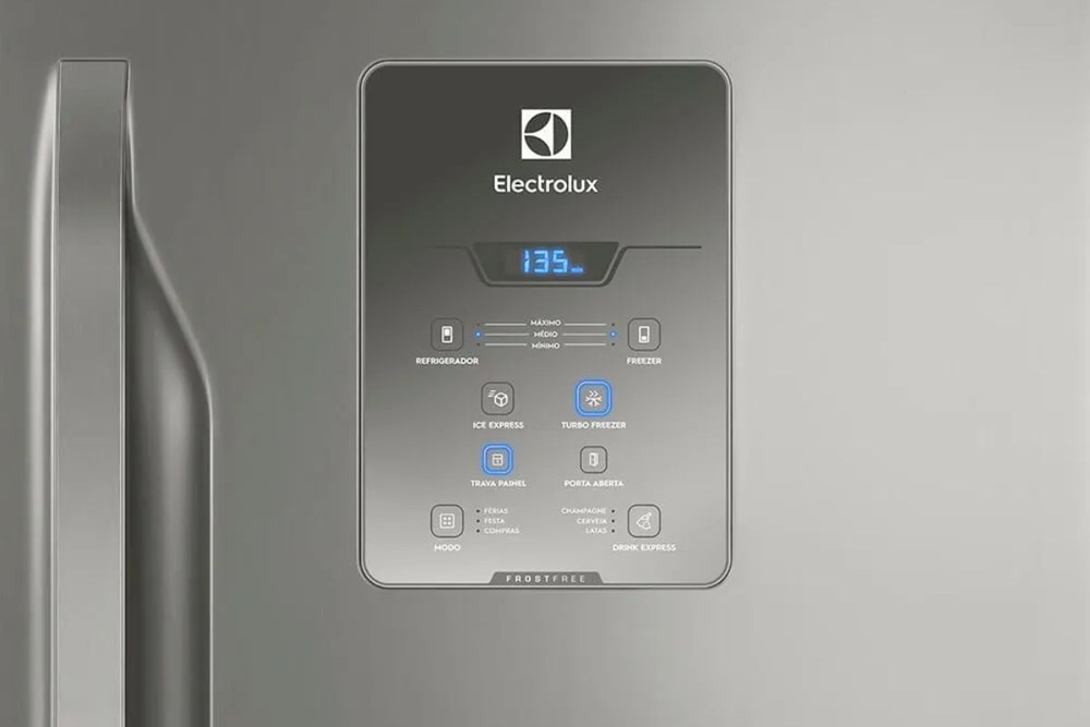 Alguns recursos como painel digital são funções que devem ser avaliadas se serão usadas no dia a dia — Foto: Divulgação/ Electrolux