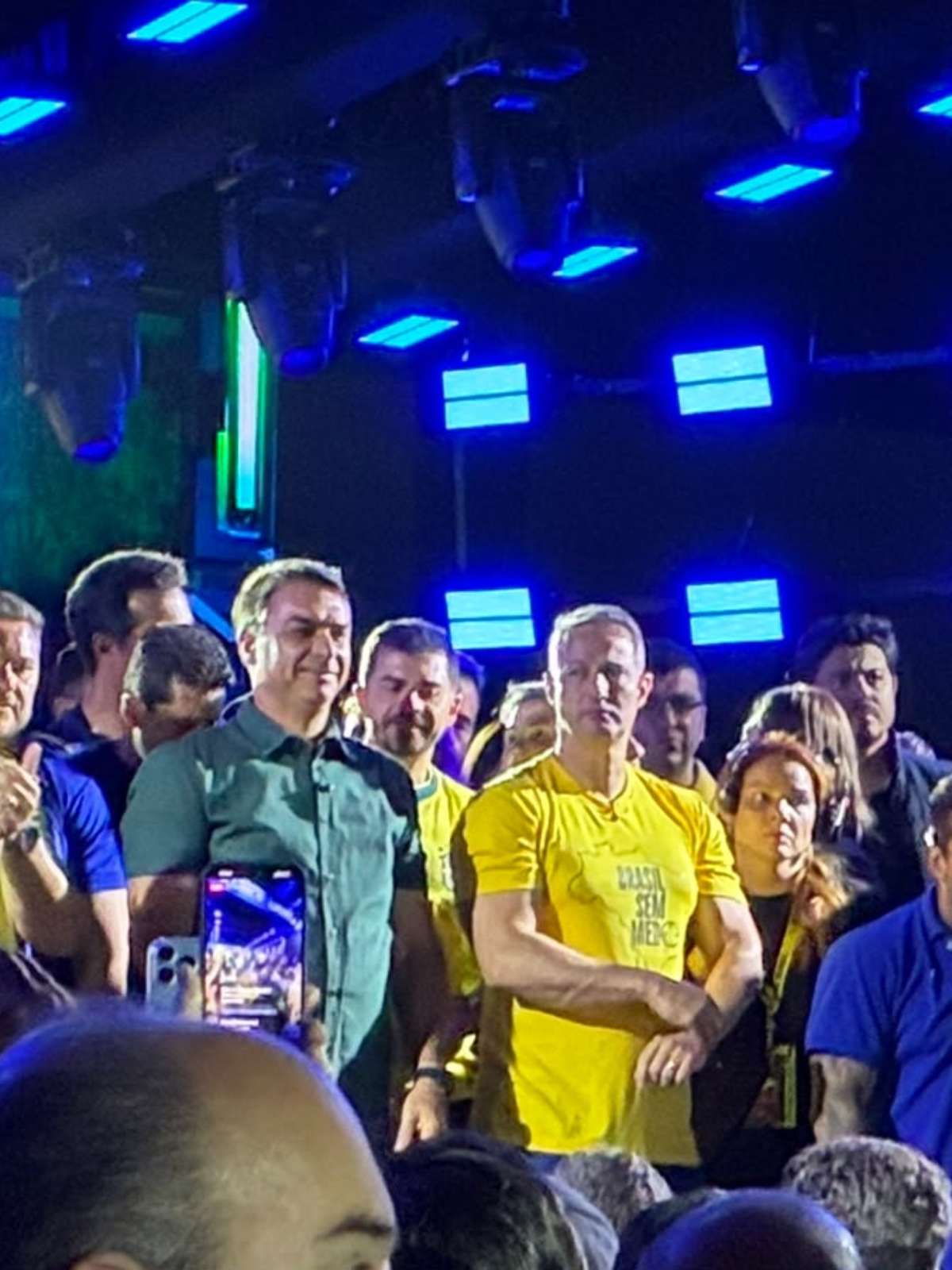'Eu abro meu sigilo de telefone se o Marcola abrir o dele', diz Flávio Bolsonaro sobre desafio de Lula