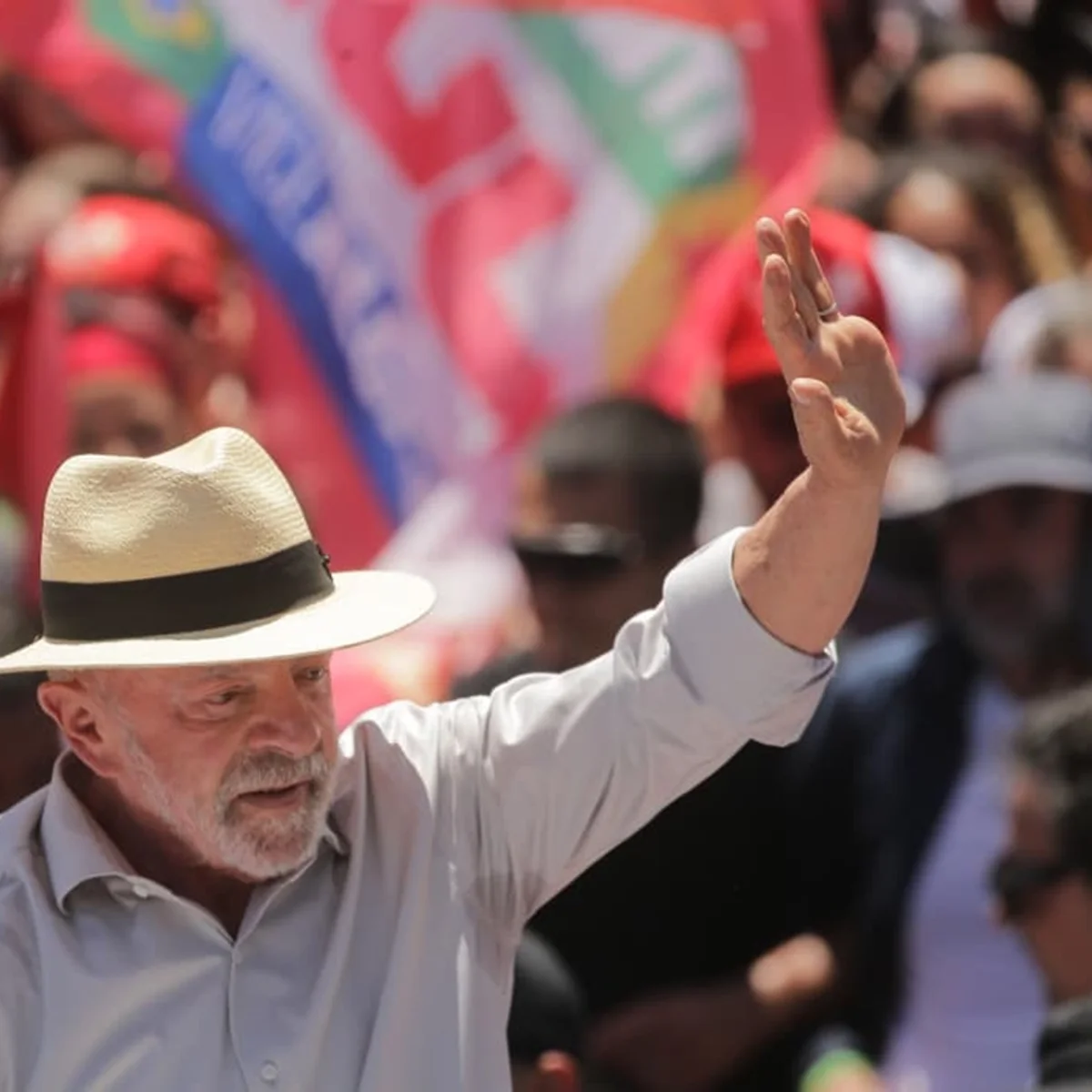 Em dia de anúncio pró-Flávio, 10 diretórios do MDB declaram apoio a Lula