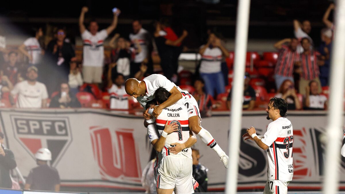 Lucas Moura volta, muda o jogo, e São Paulo conta com 2 de Calleri para bater o Vitória no MorumBis