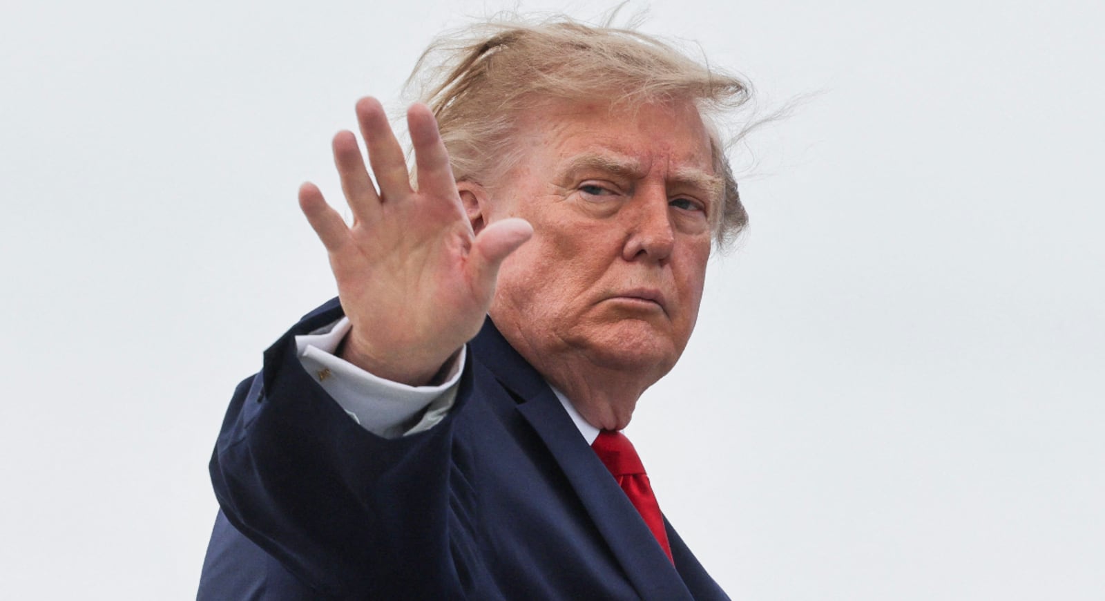Trump disse que o governo apura vínculos entre o agressor e Teerã REUTERS/Jonathan Ernst — 26.09.2026