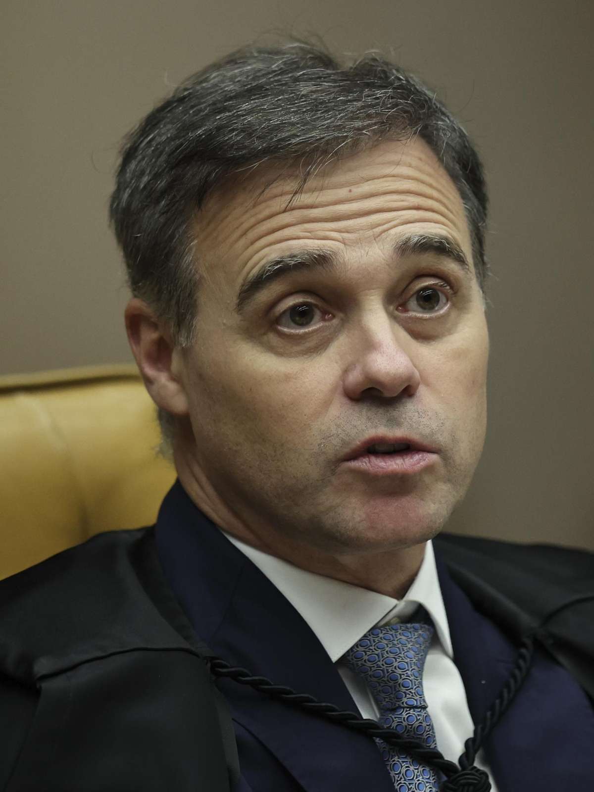 André Mendonça multa Flávio Bolsonaro após candidato impulsionar post com críticas a Lula