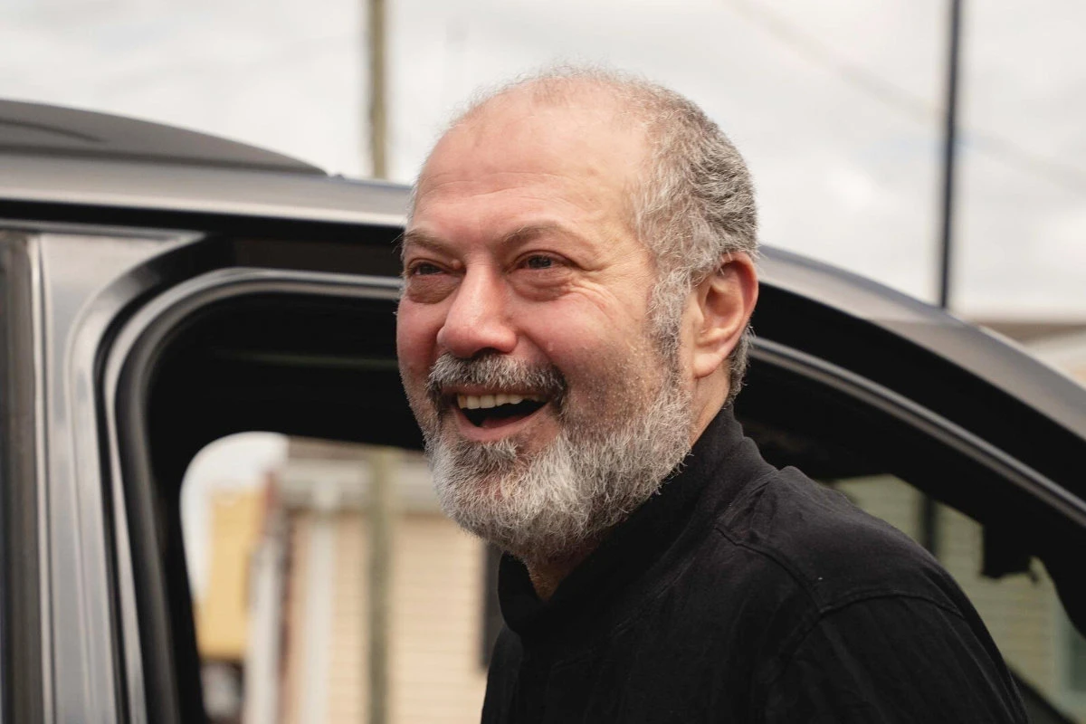 O Paquistão diz que 22 "terroristas" foram mortos e armas apreendidas em incursões no Afeganistão.