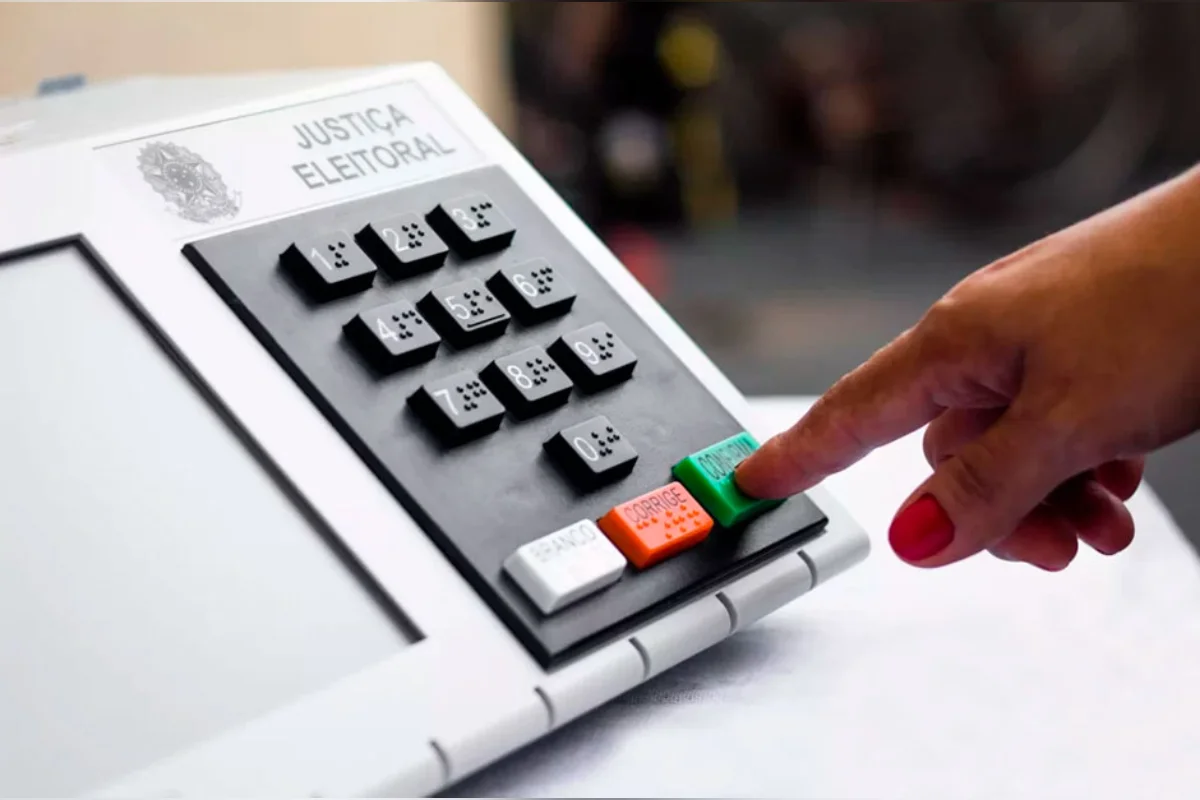 Imagem da matéria: Bebida alcoólica, santinho, camiseta: o que pode e o que não neste domingo