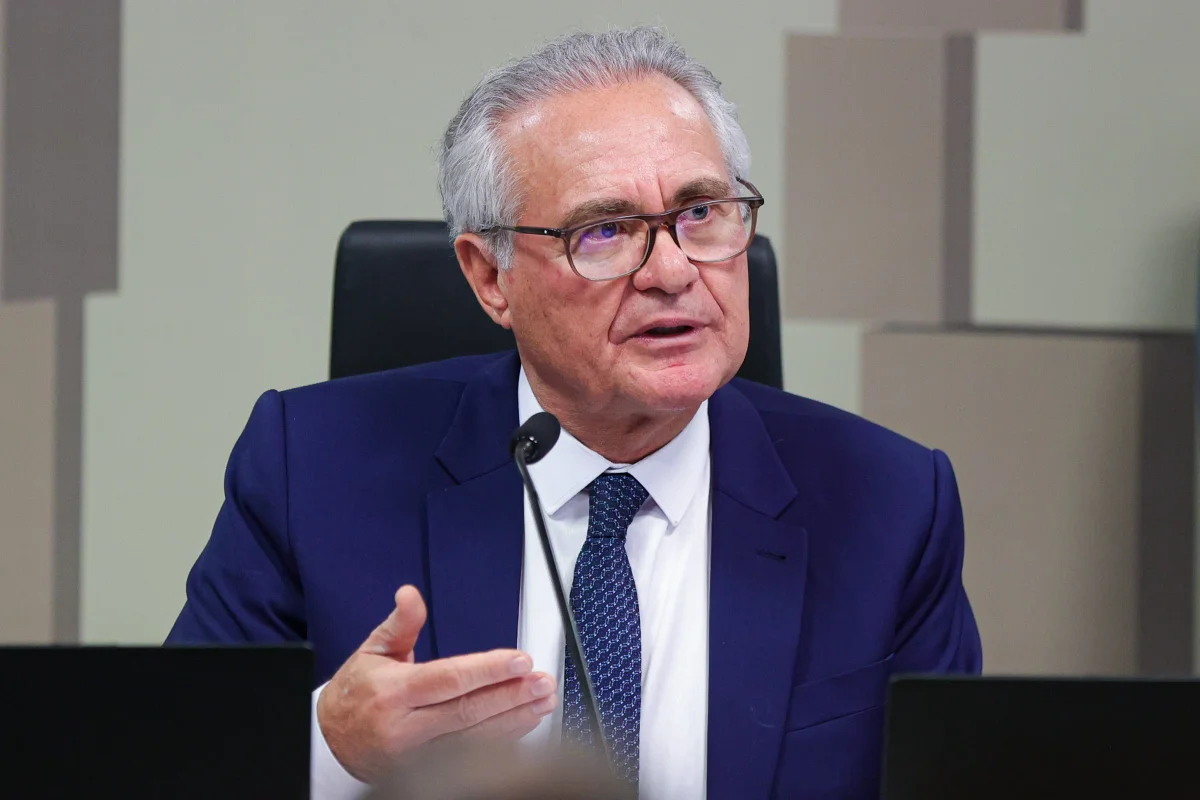 Renan Calheiros durante comissão mista que analisa a Medida Provisória (MP) 1303 25, que tributa aplicações financeiras e ativos virtuais Metropoles 2