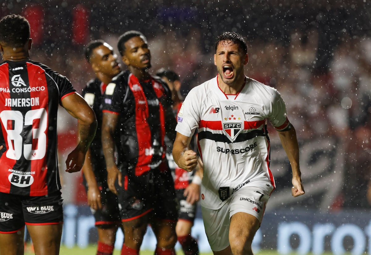 Lucas Moura volta, muda o jogo, e São Paulo conta com 2 de Calleri para bater o Vitória no MorumBis