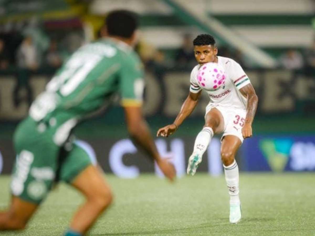 Fluminense perde para Chapecoense no Sul e segue fora do G4