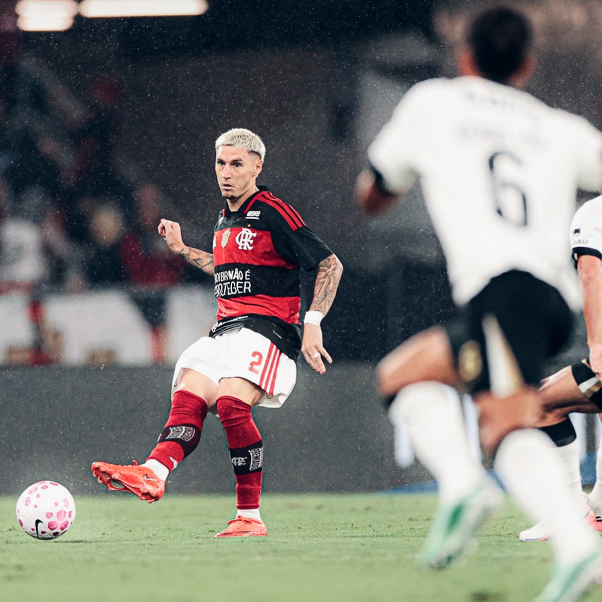 Flamengo mantém favoritismo sobre o Palmeiras nas chances de título do Brasileirão; veja números