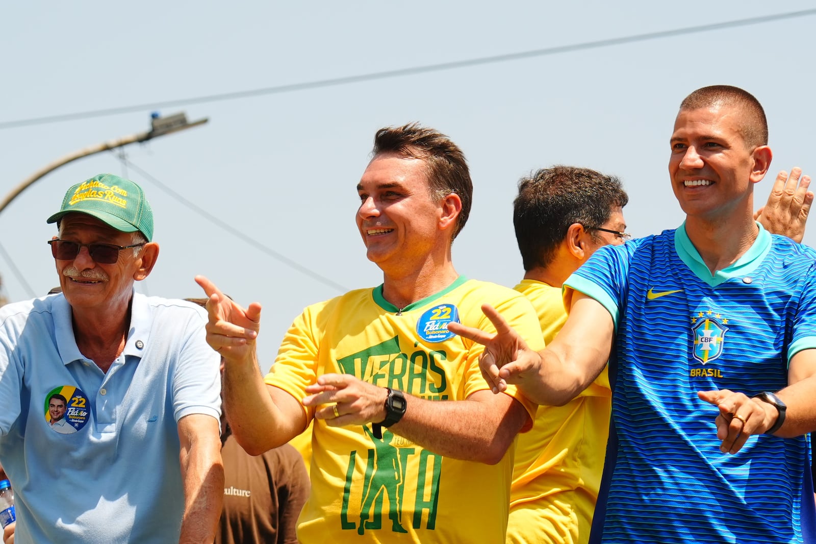 Flávio diz que o ex-presidente Jair Bolsonaro irá colocar a faixa presidencial nele Divulgação/Campanha Flávio Bolsonaro - 10.10.2026