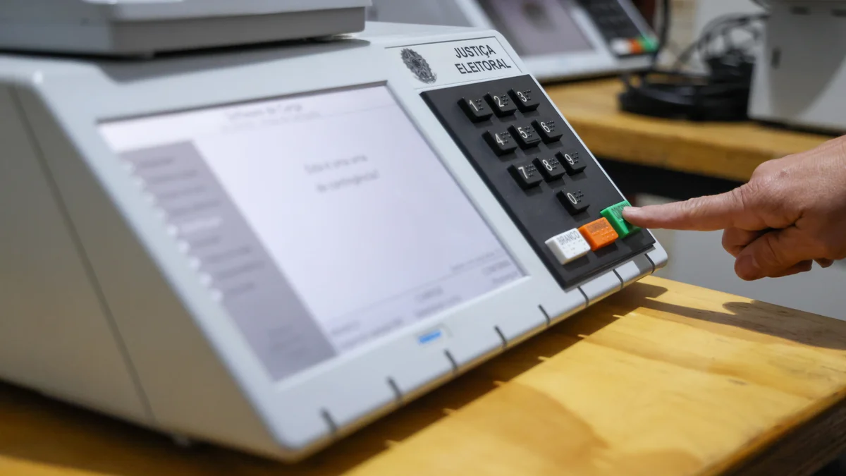 Imagem da matéria: 30 anos de urna eletrônica: como a tecnologia protege o seu voto