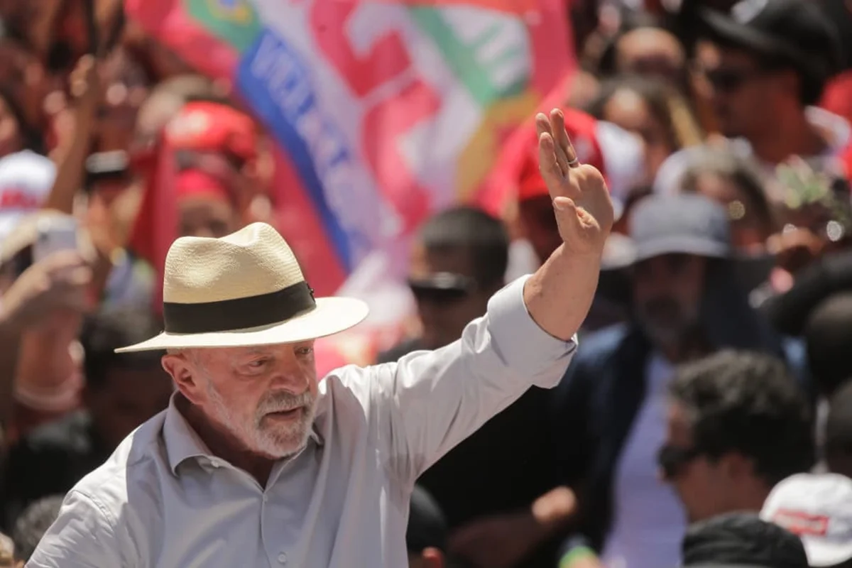 Em dia de anúncio pró-Flávio, 10 diretórios do MDB declaram apoio a Lula