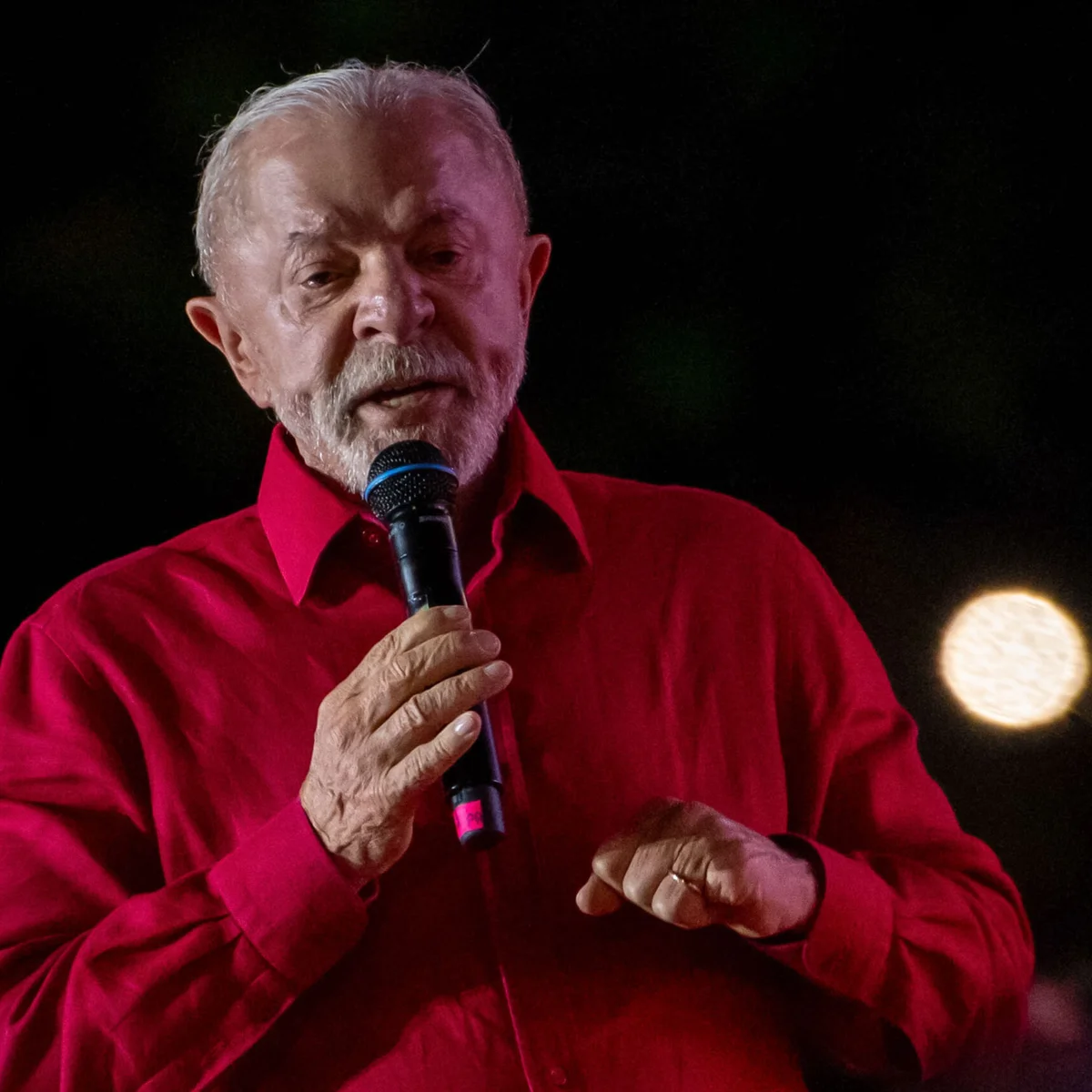 Lula quer deixar confronto direto com Flávio para um eventual 2º turno